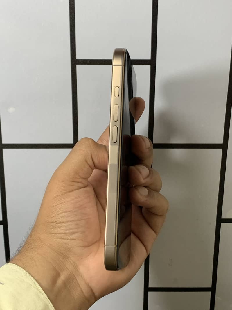 iPhone 16 Pro 3