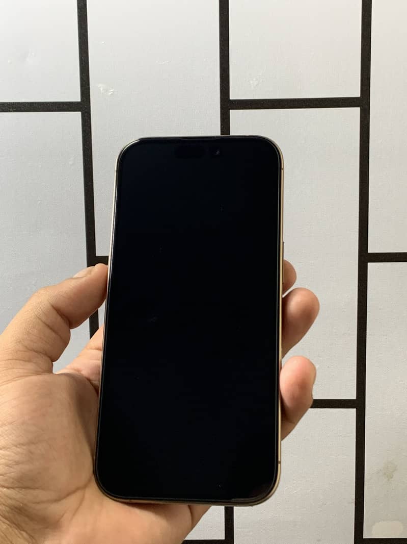 iPhone 16 Pro 4