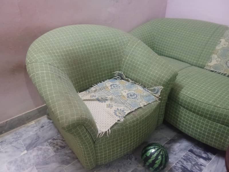 Three seeter 2 one seater 4 sofa 2