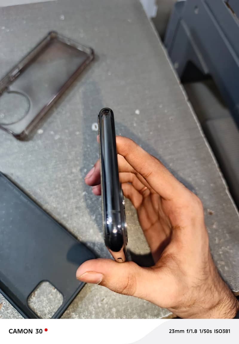 Apple iPhone 11 Pro Max 4