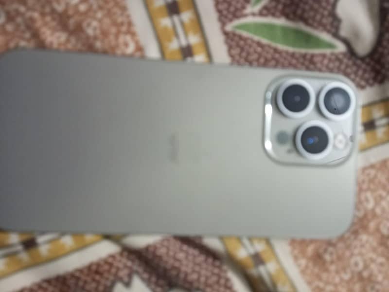 Apple iPhone 16 Pro Max 2