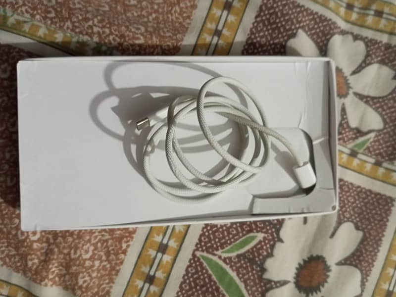 Apple iPhone 16 Pro Max 4