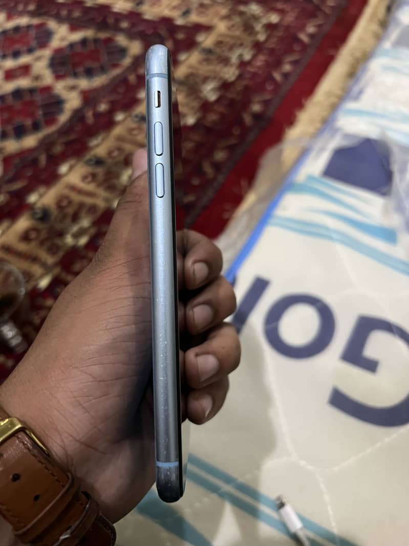 Apple iPhone XR 1