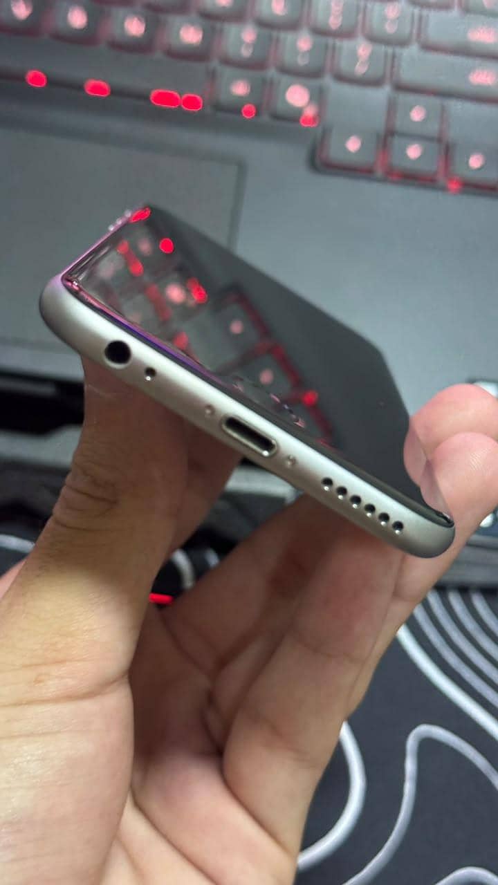 Apple iPhone 6S 1