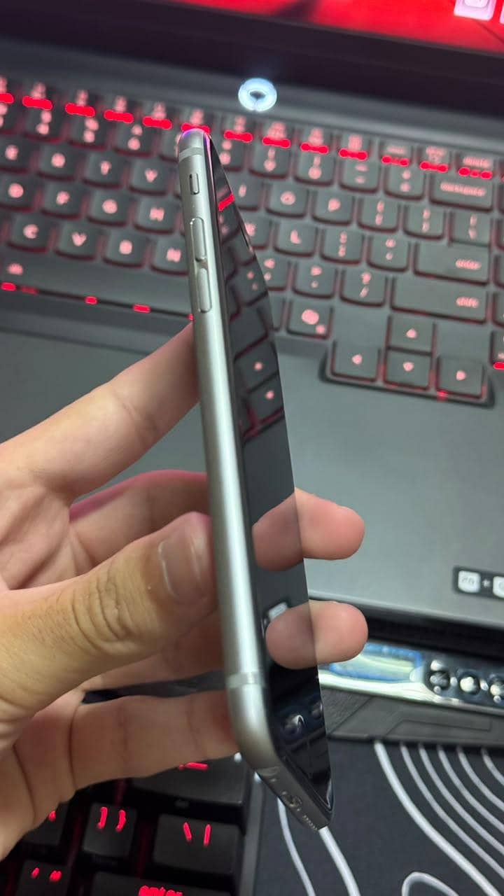 Apple iPhone 6S 4