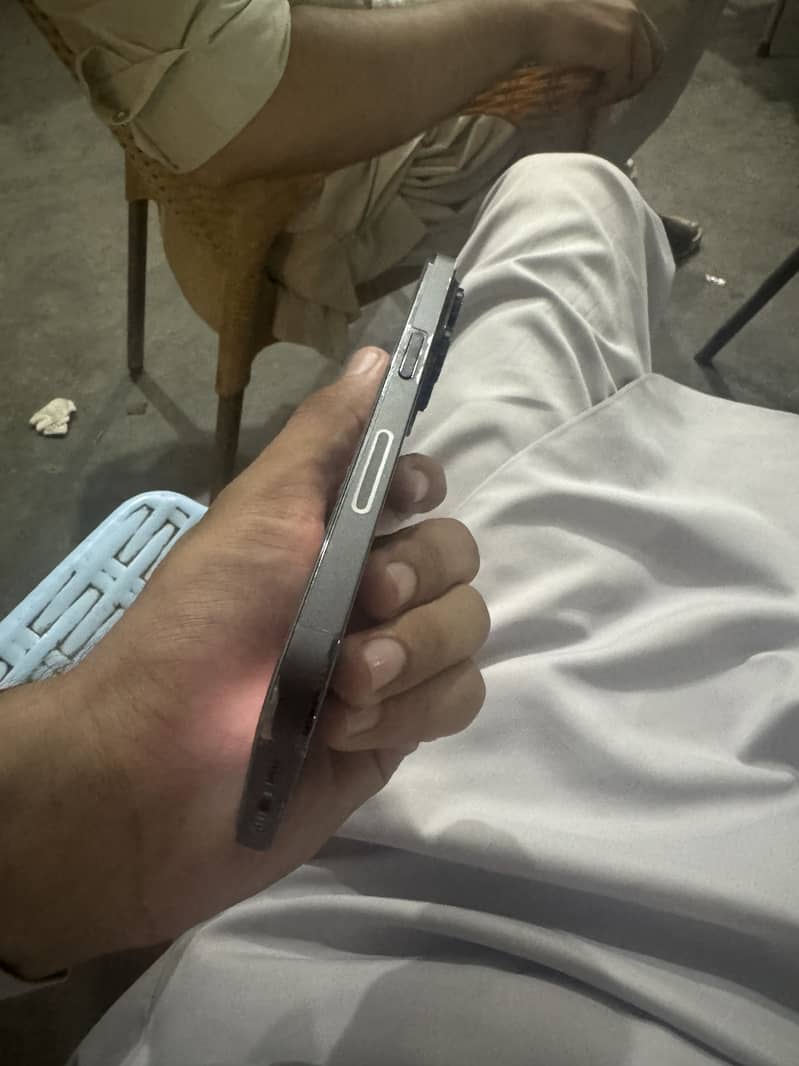 Apple iPhone 14 Pro 2