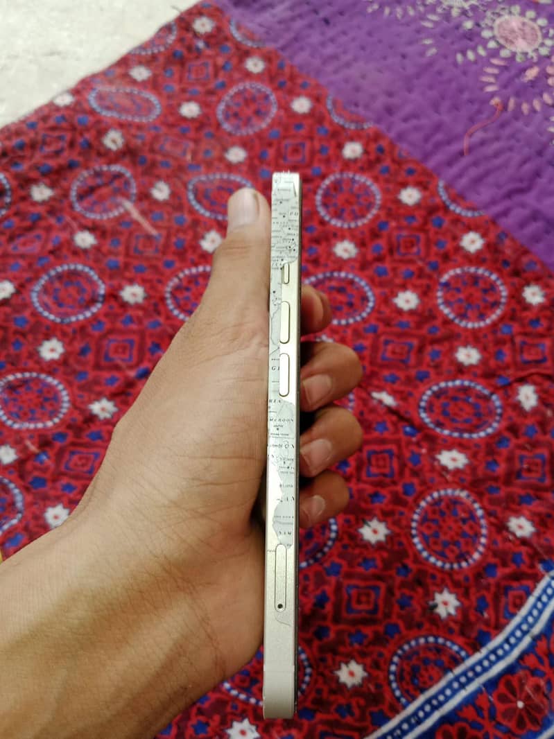 Apple iPhone 13 1