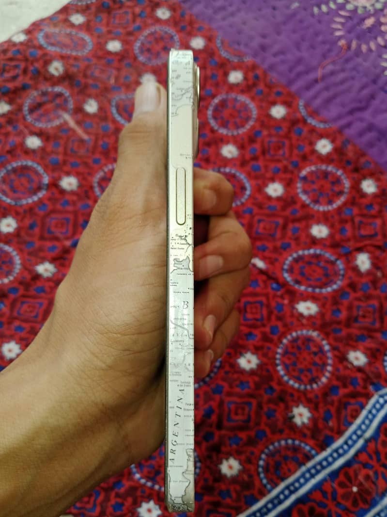 Apple iPhone 13 2
