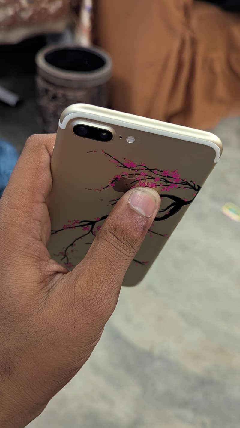 Apple iPhone 7 Plus 1