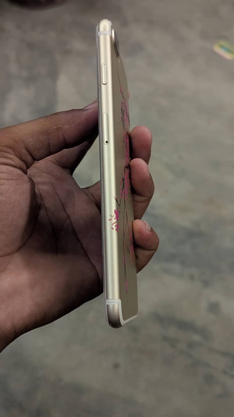 Apple iPhone 7 Plus 4
