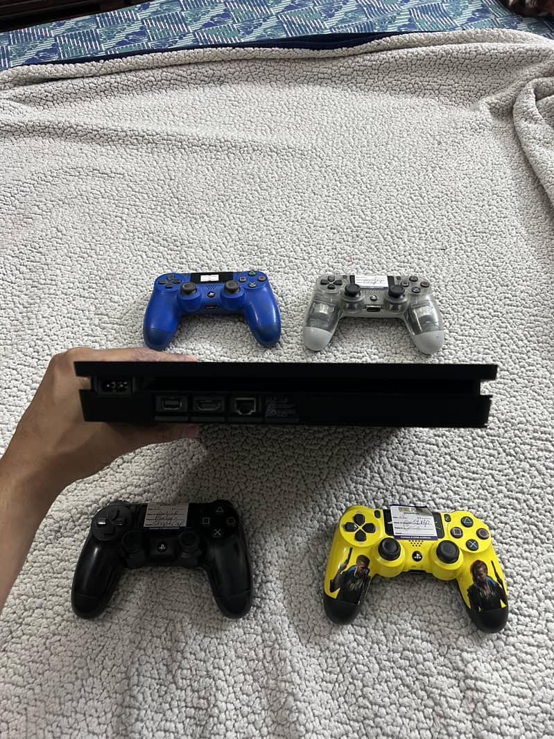 PS4 Slim 1TB 3