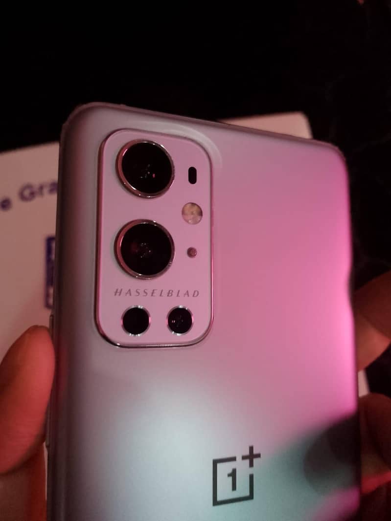 One Plus 9 Pro 9.5/10 1