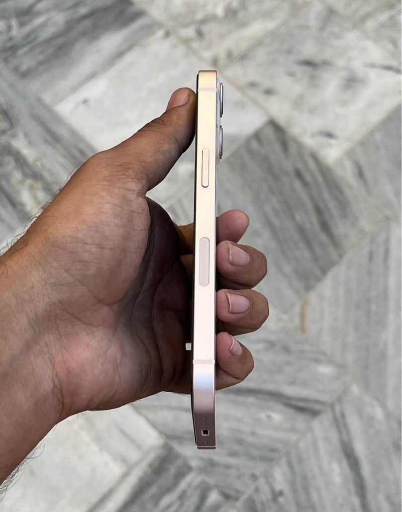 Apple iPhone 13 1