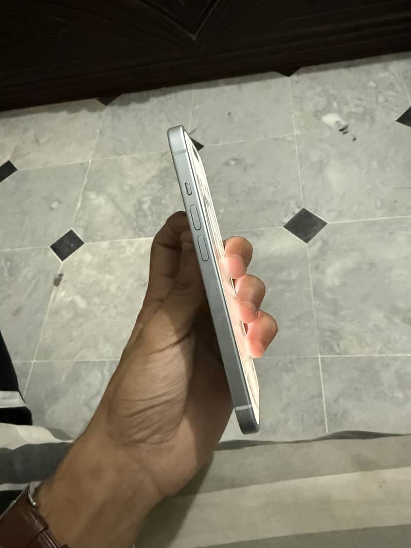 Apple iPhone 15 3