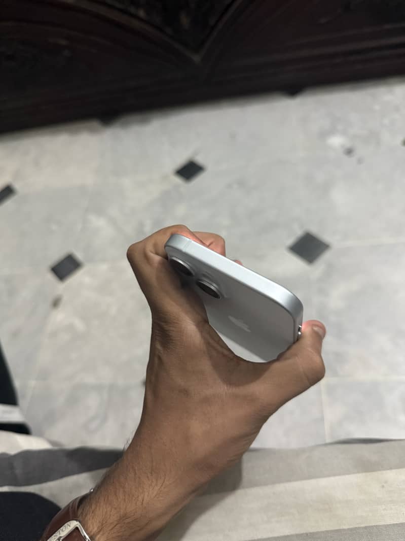 Apple iPhone 15 5