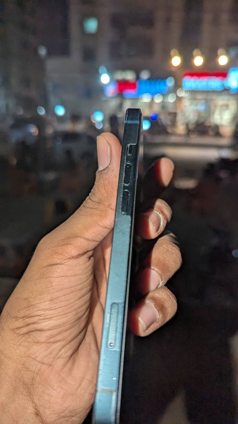 Apple iPhone 13 4