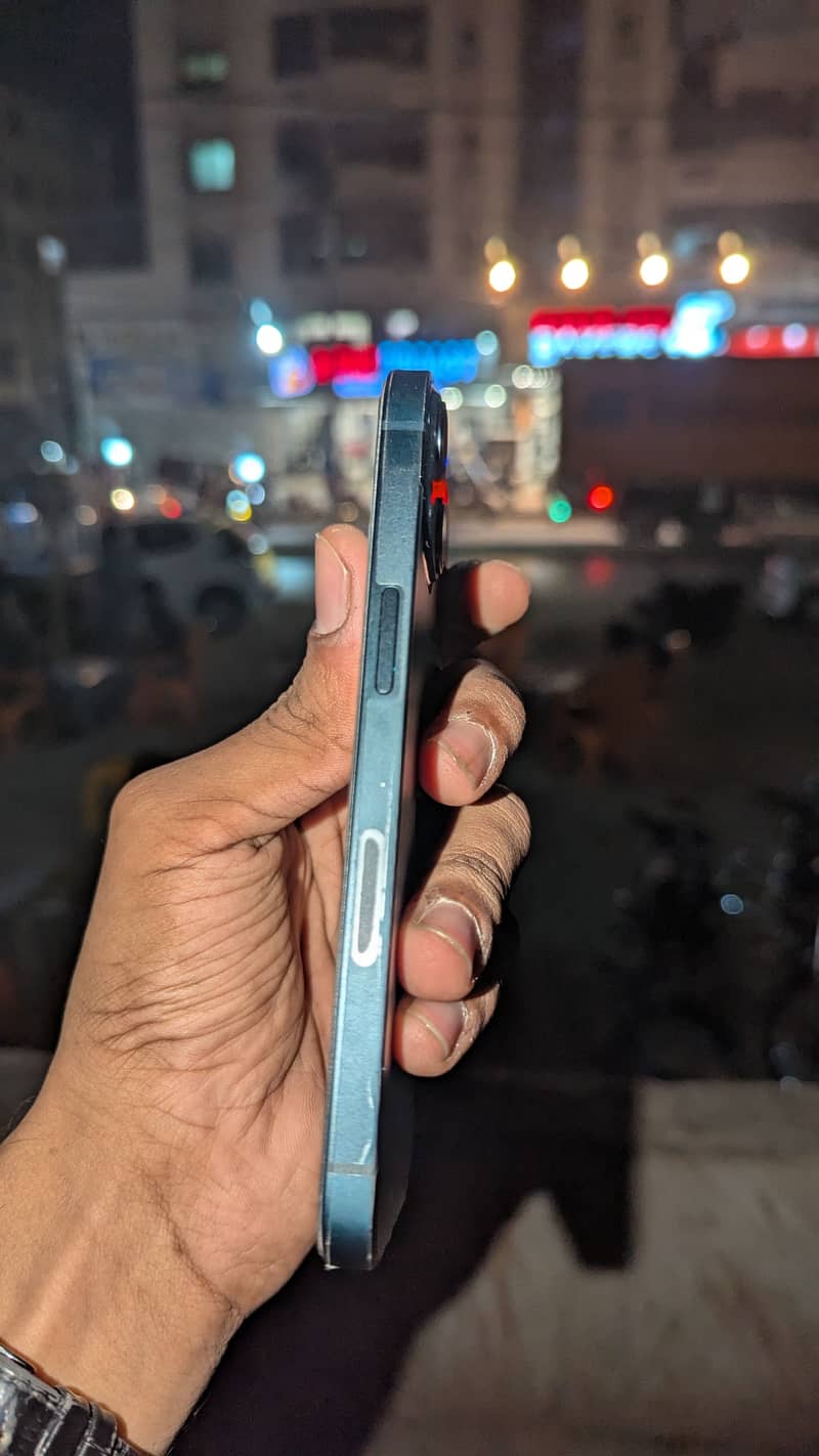 Apple iPhone 13 8