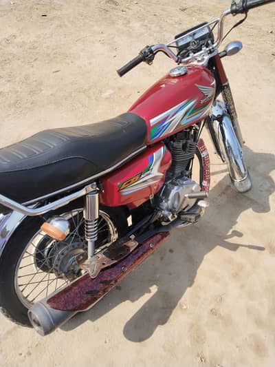150k Exchange b ho  Honda125 saf condition b ho jaye ga 03157537109.