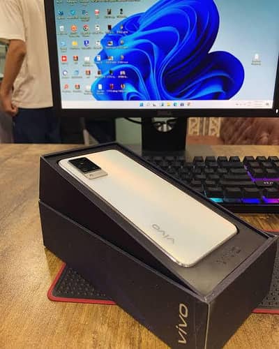 Vivo V21