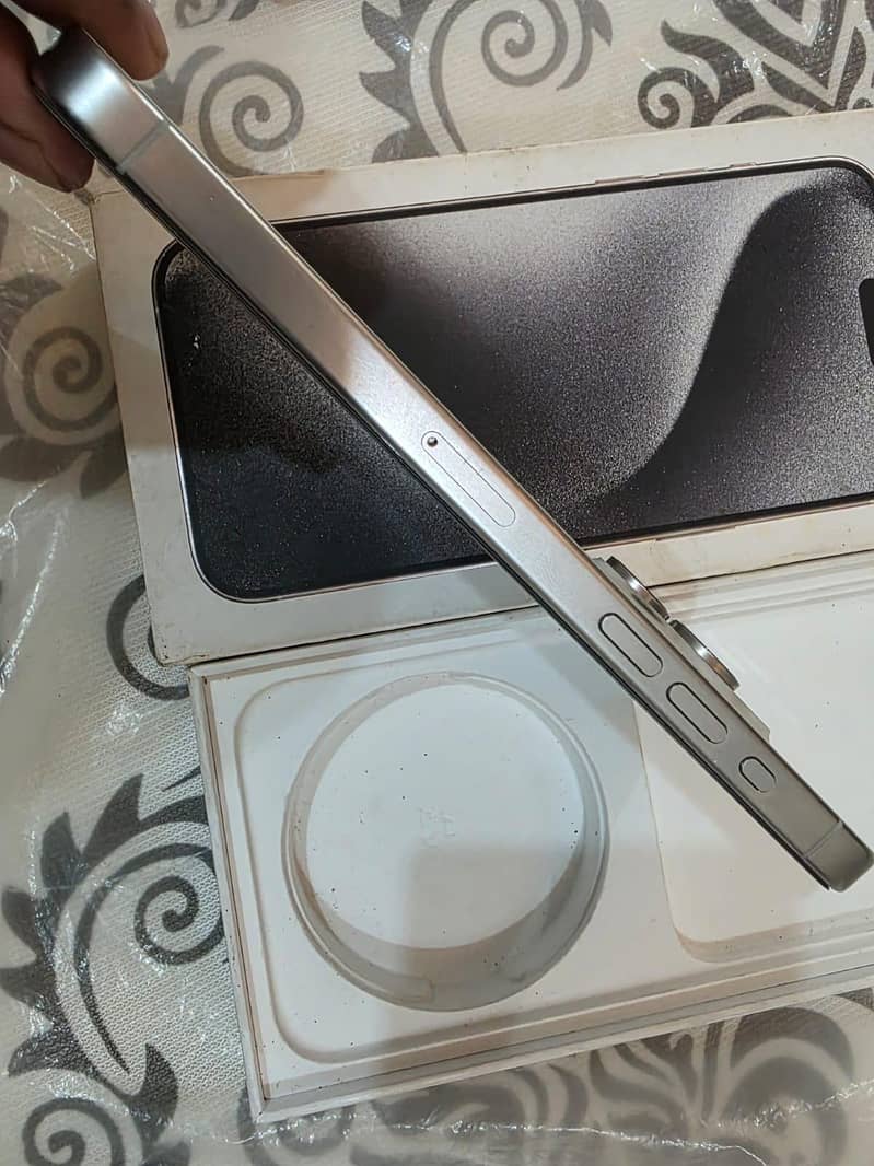Apple iPhone 15 Pro Max 3