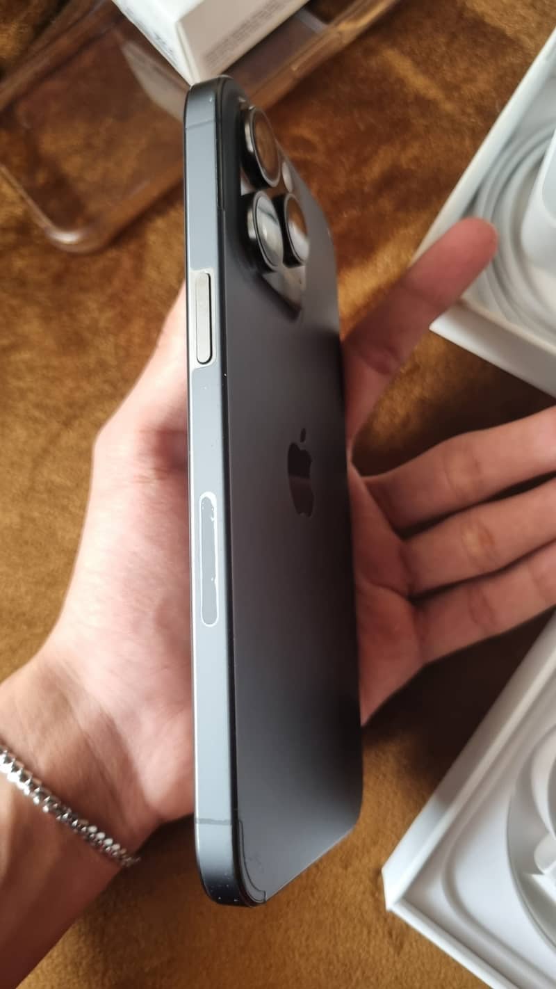 Apple iPhone 15 Pro Max 1