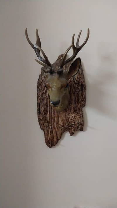 Vintage Deer Head Wall-Mounted Key Holder – Rustic Wooden Design