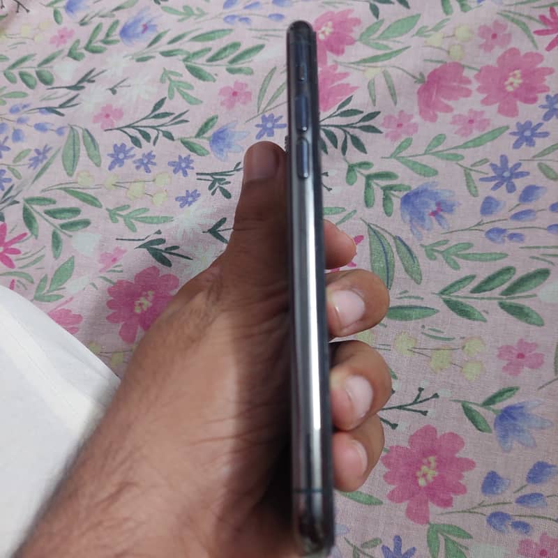 Apple iPhone 11 Pro 3