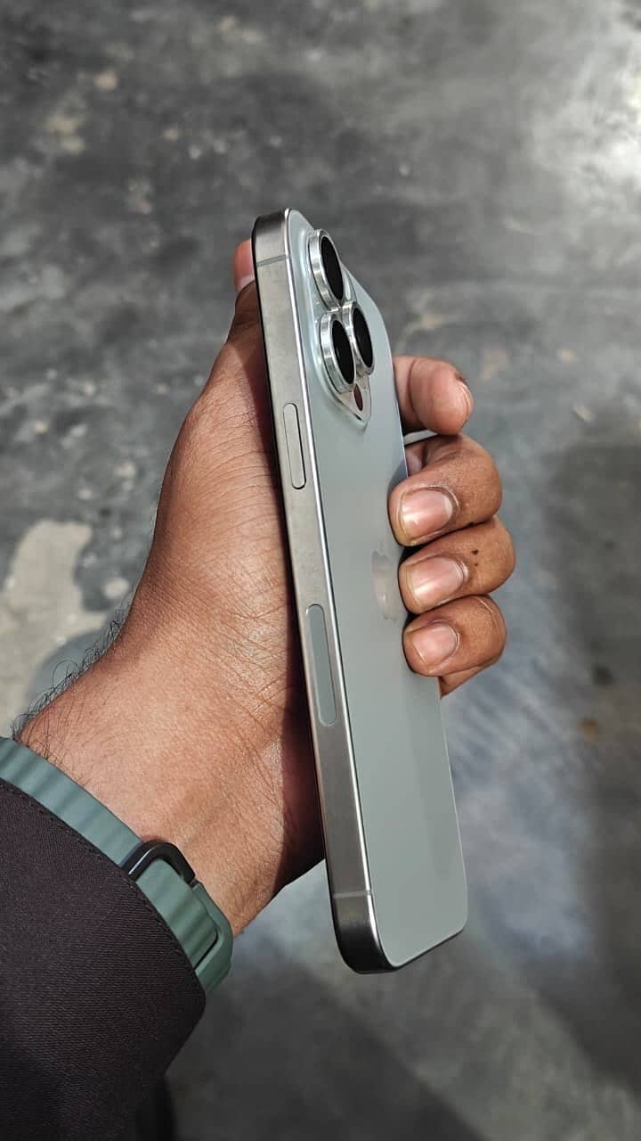 Apple iPhone 15 Pro Max 1