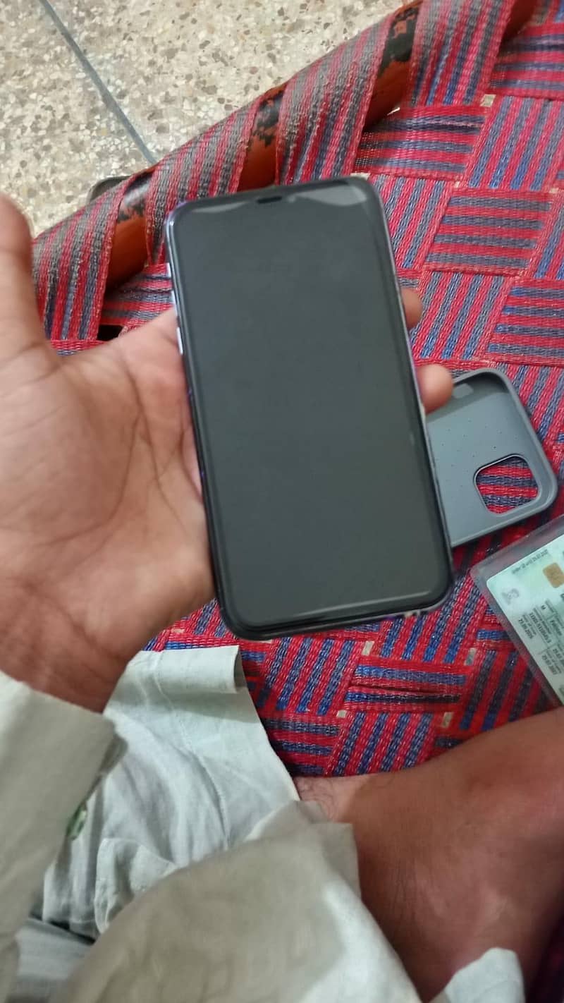 Apple iPhone 11 0