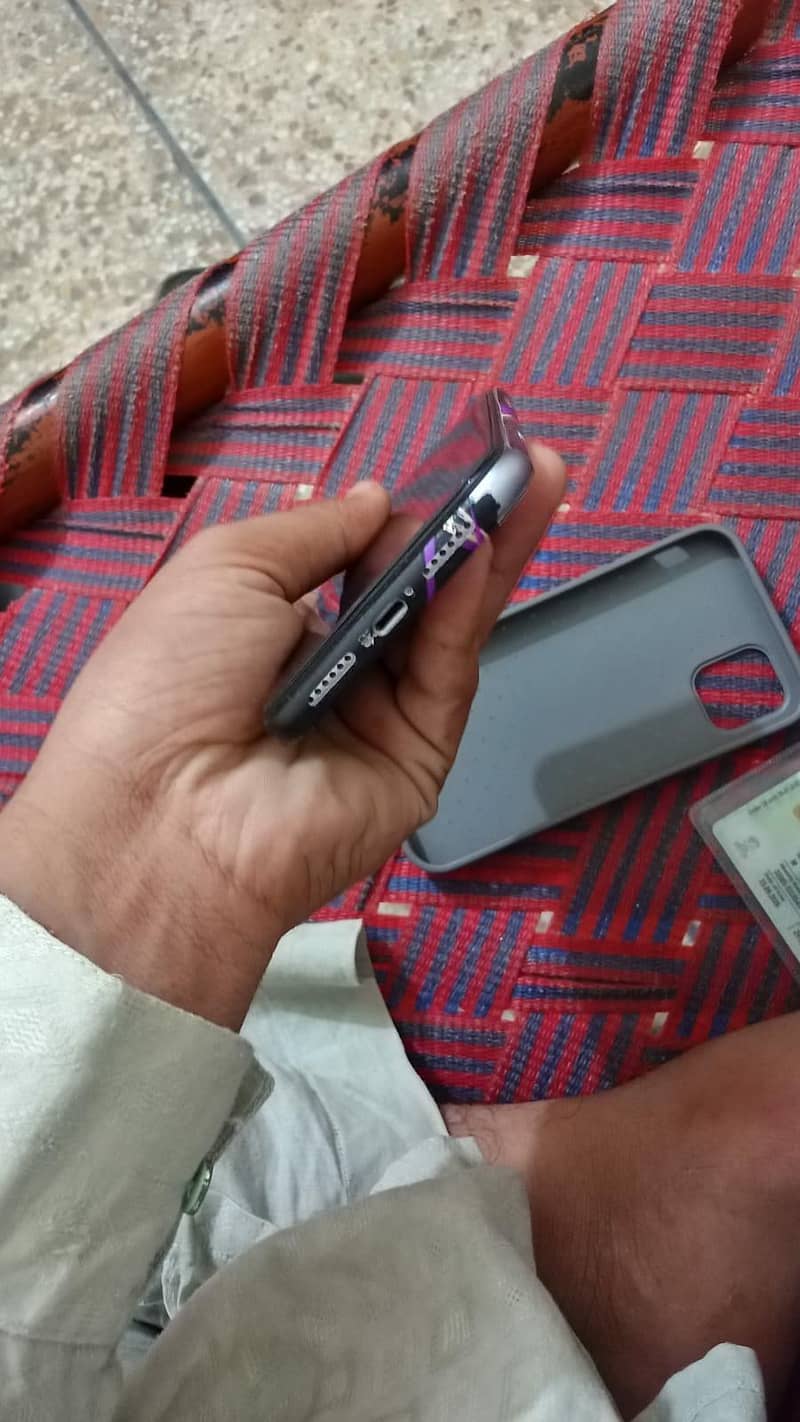 Apple iPhone 11 6