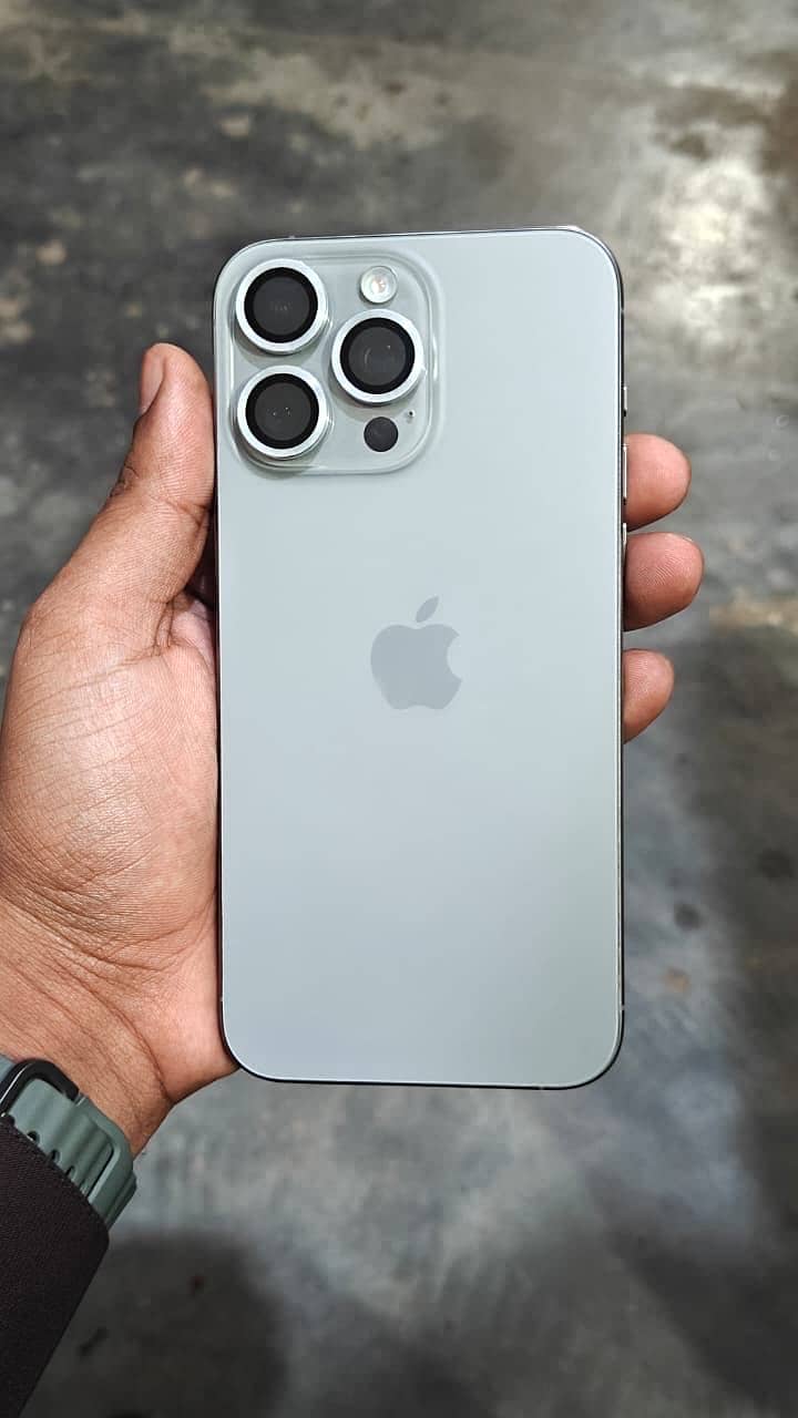 Apple iPhone 15 Pro Max 0