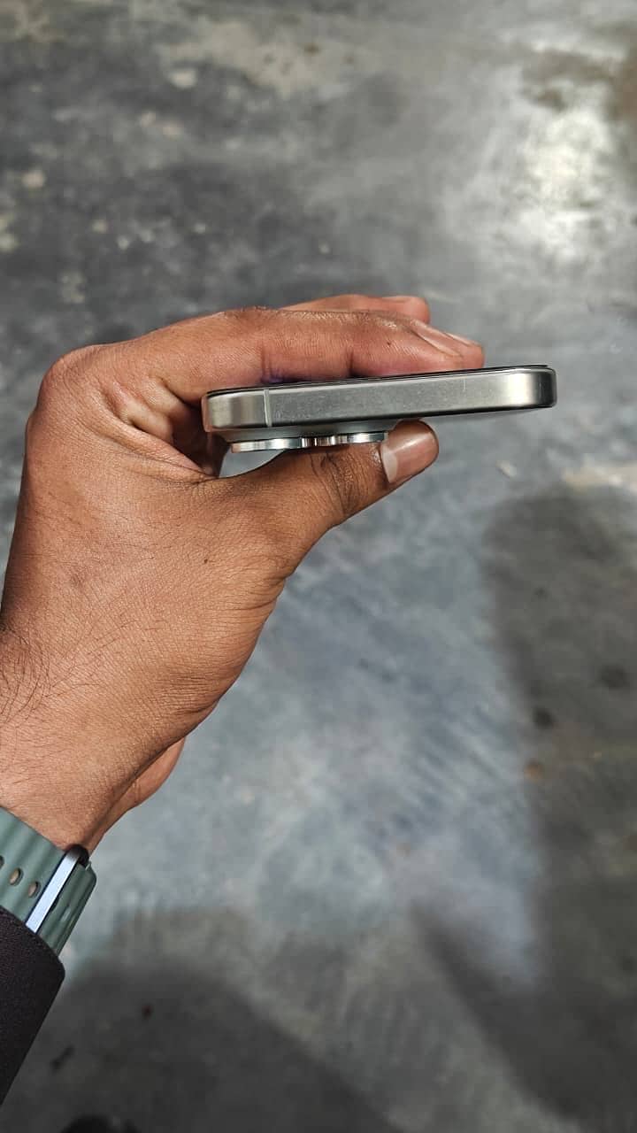 Apple iPhone 15 Pro Max 2