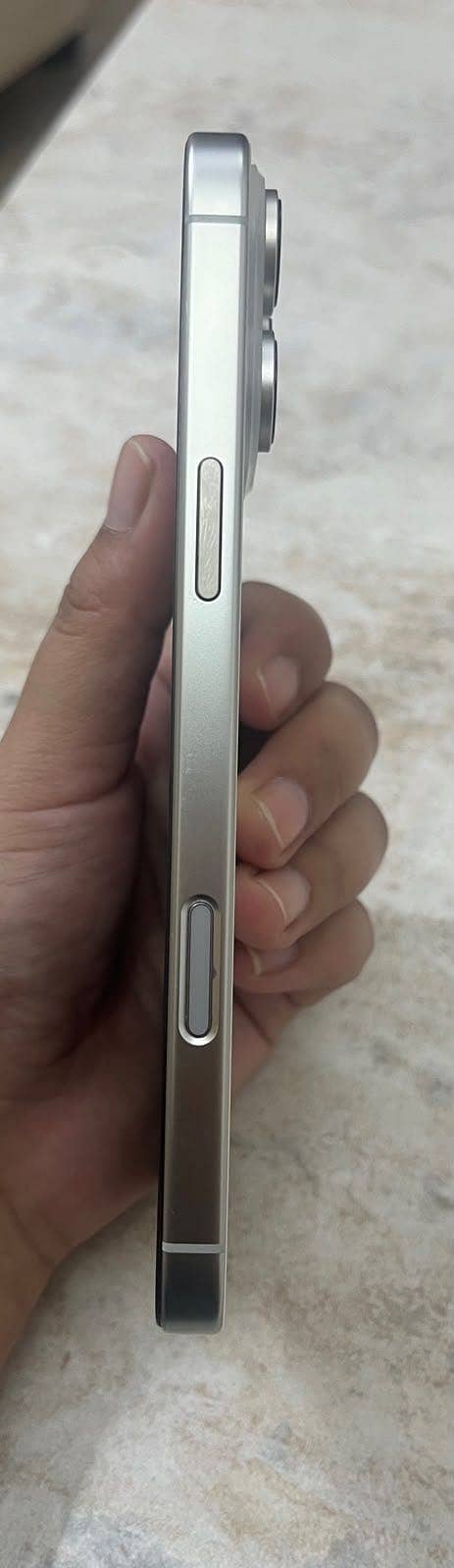 Apple iPhone 16 Pro Max 1