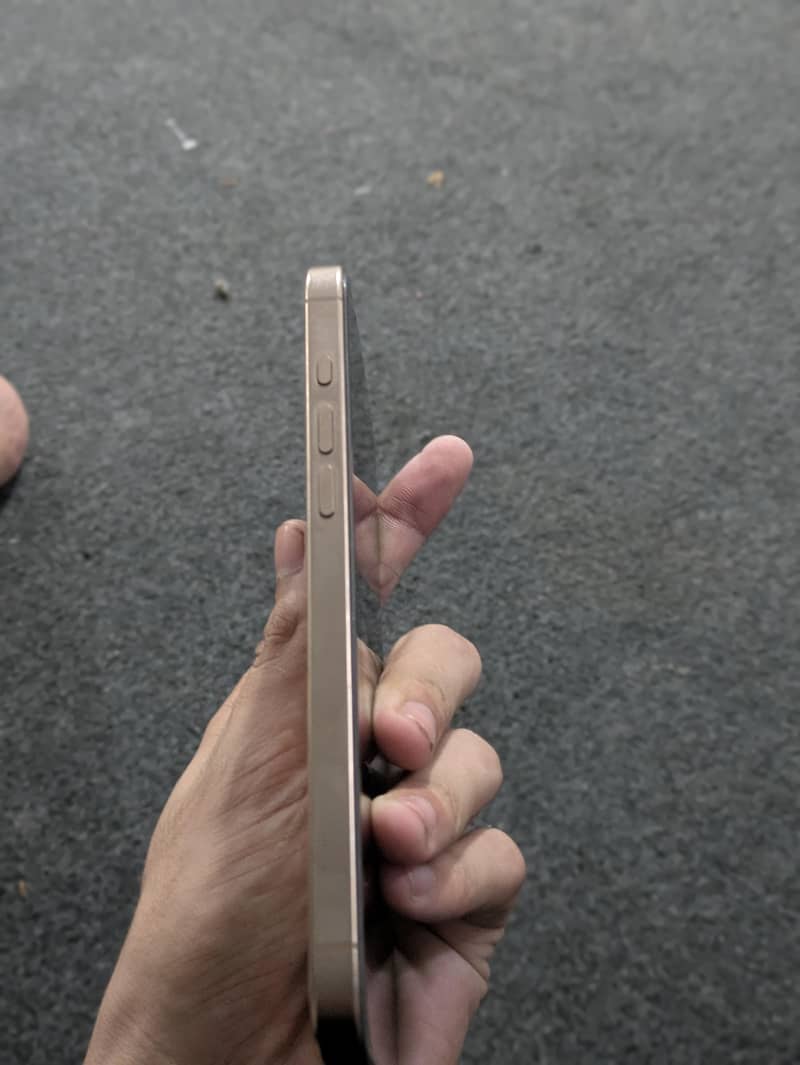 Apple iPhone 16 Pro Max 1