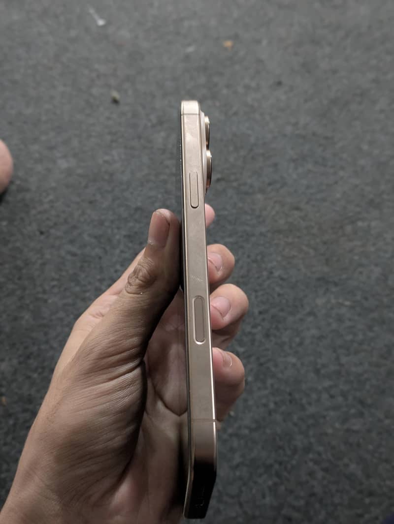 Apple iPhone 16 Pro Max 5