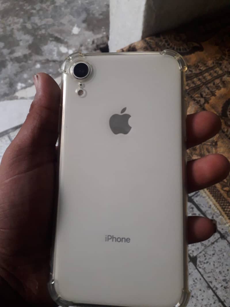 iPhone XR 3