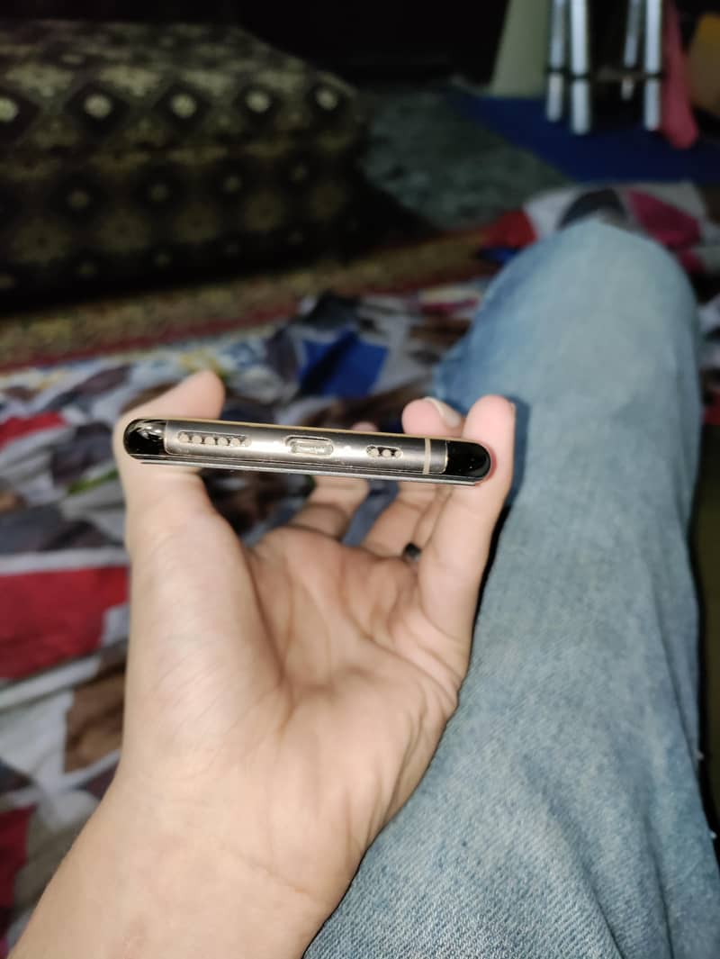 Apple iPhone 11 Pro 1
