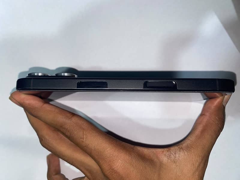 Apple iPhone 16 Pro 1