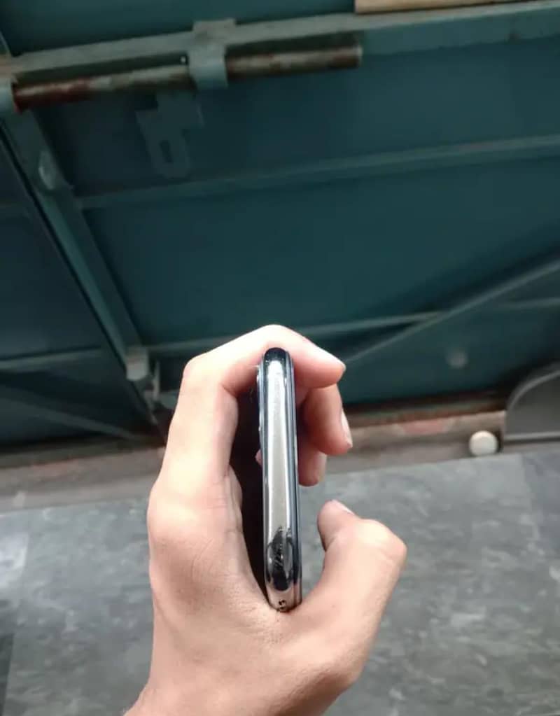 Apple iPhone 11 Pro 1