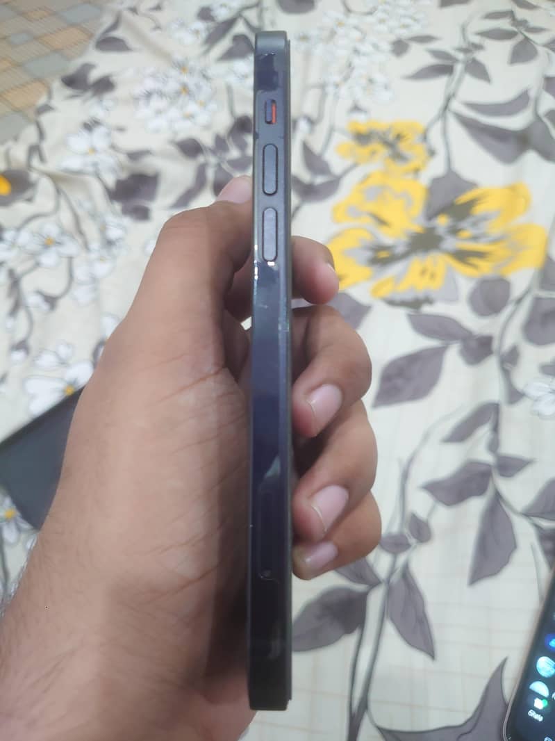 Apple iPhone 12 3