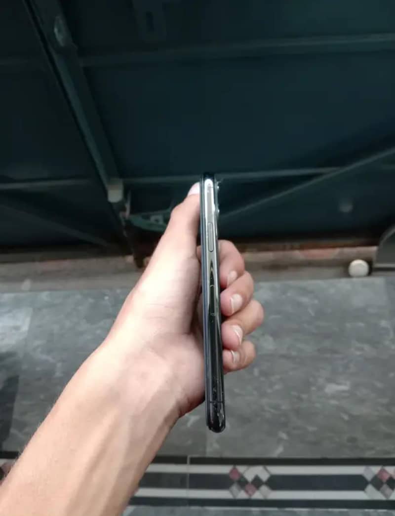 Apple iPhone 11 Pro 3