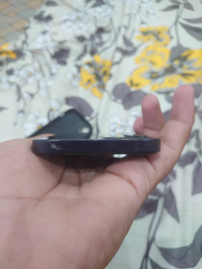 Apple iPhone 12 6
