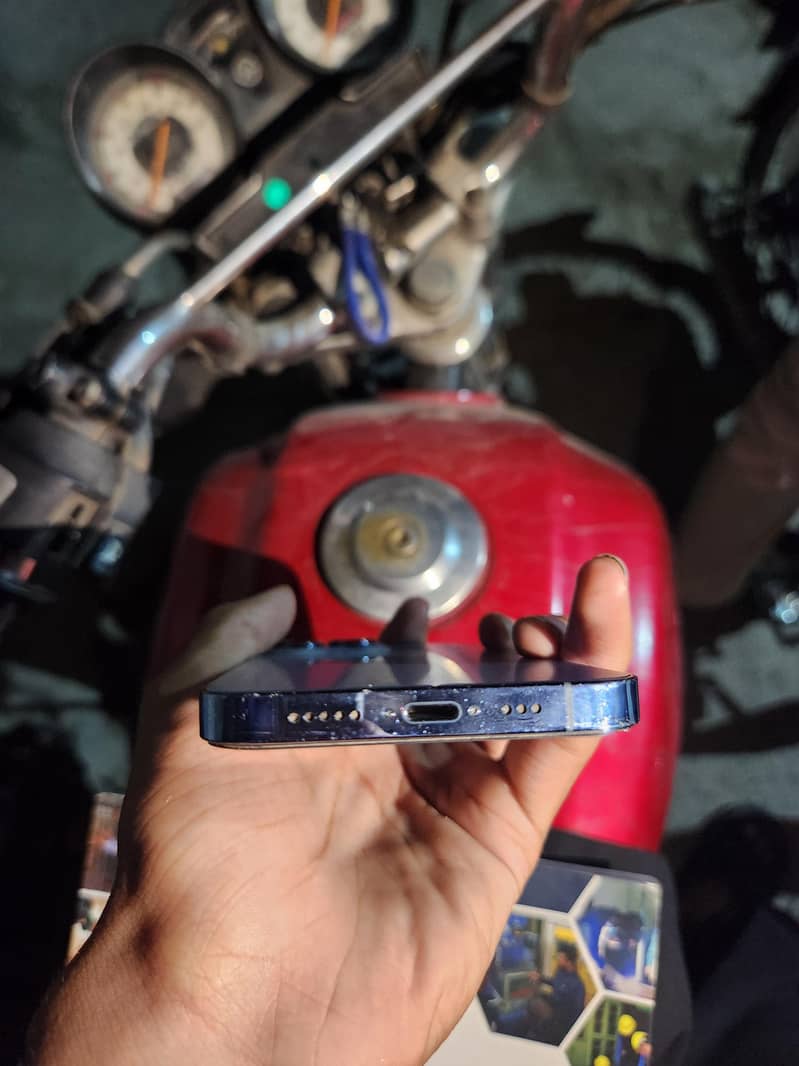 Apple iPhone 13 Pro 2