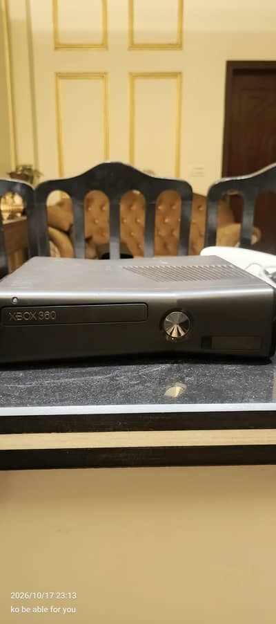 IMPORTED ORIGINAL XBOX 360 AND CONTROLLER SLIGHTLY USED MINT CONDITION