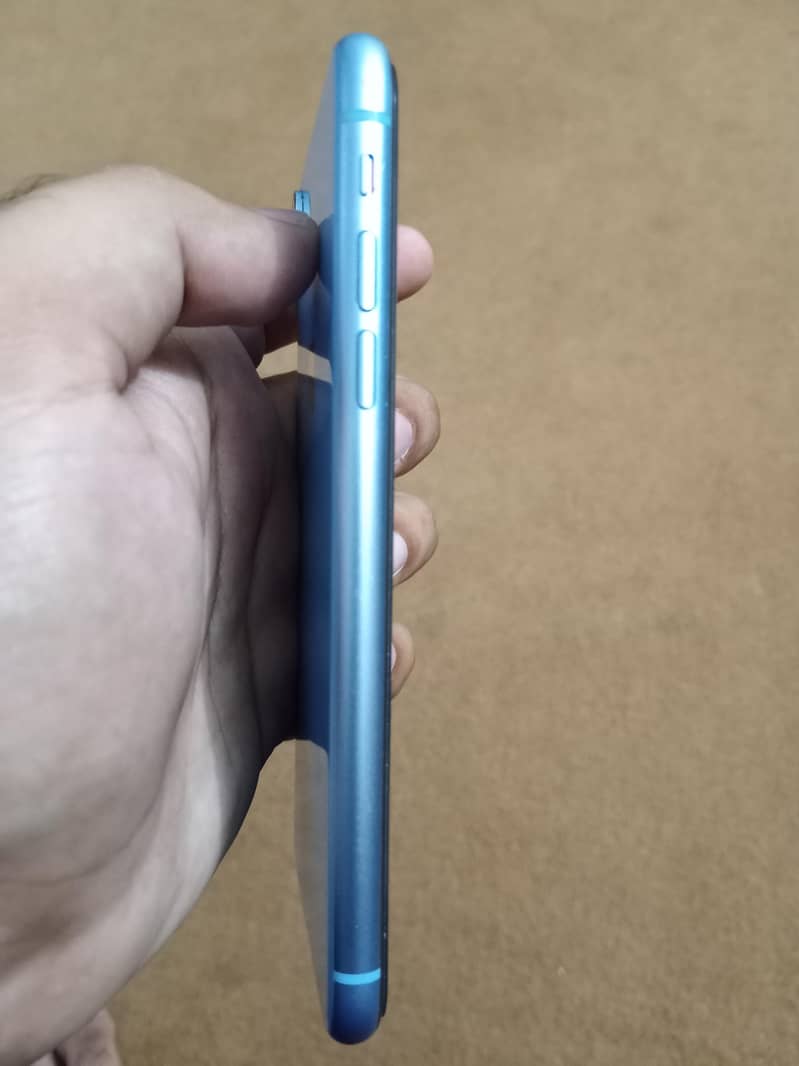 iPhone XR 6