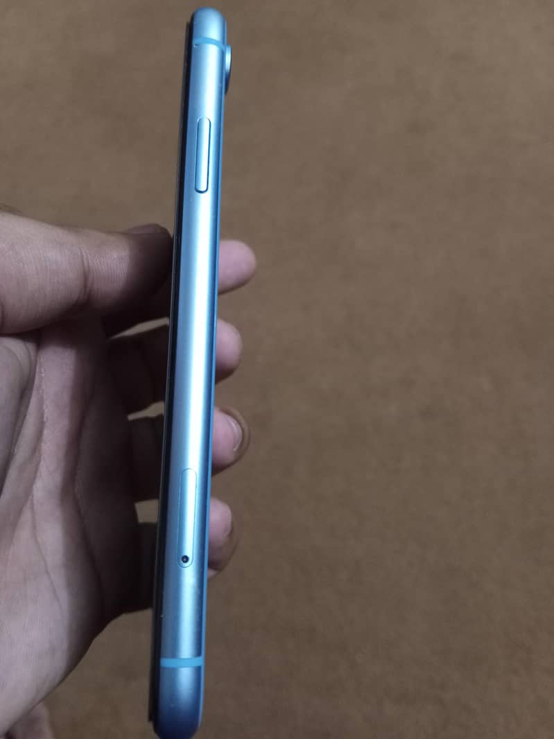 iPhone XR 7