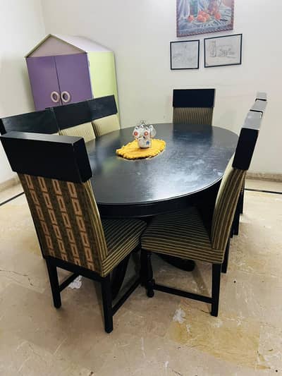 dinning table with 8 chairs