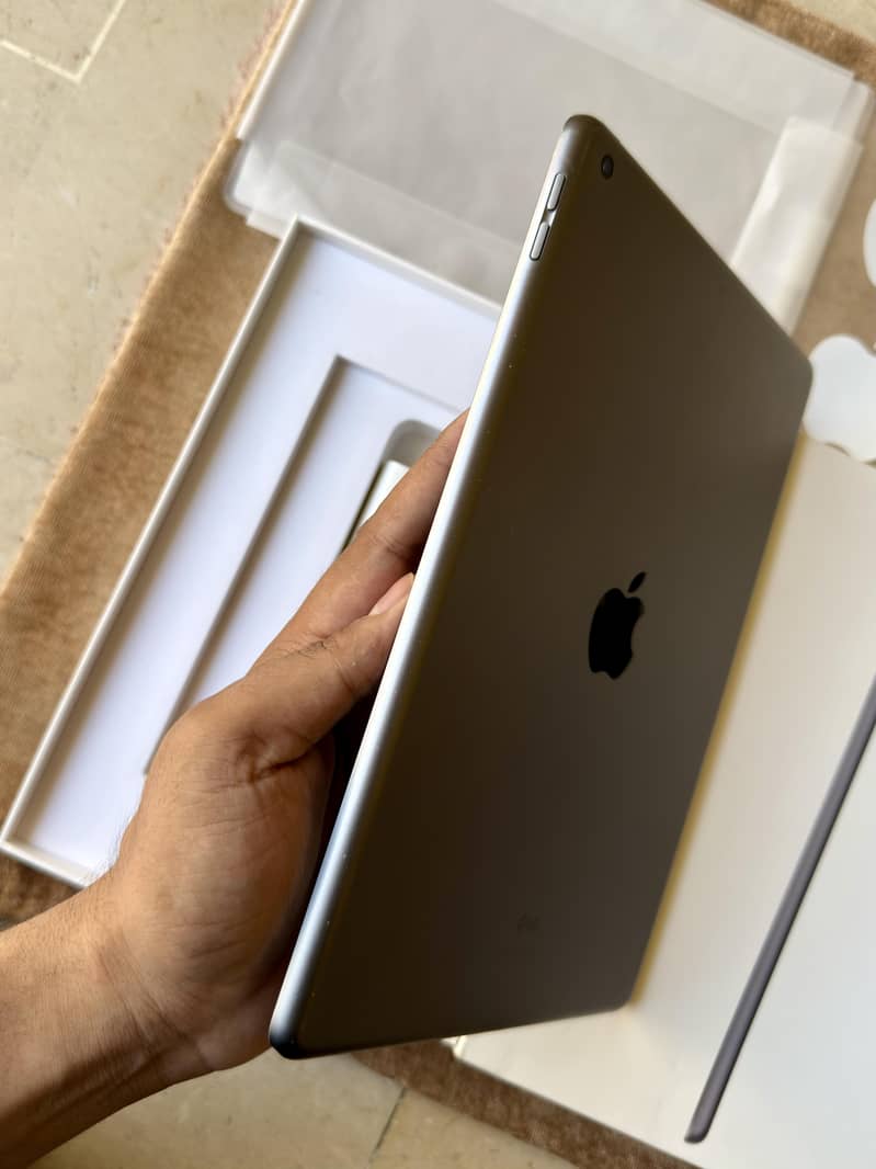 iPad 9th Gen Complete Box 2