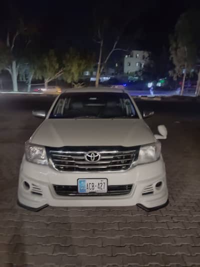 Toyota Hilux 2012 available on time