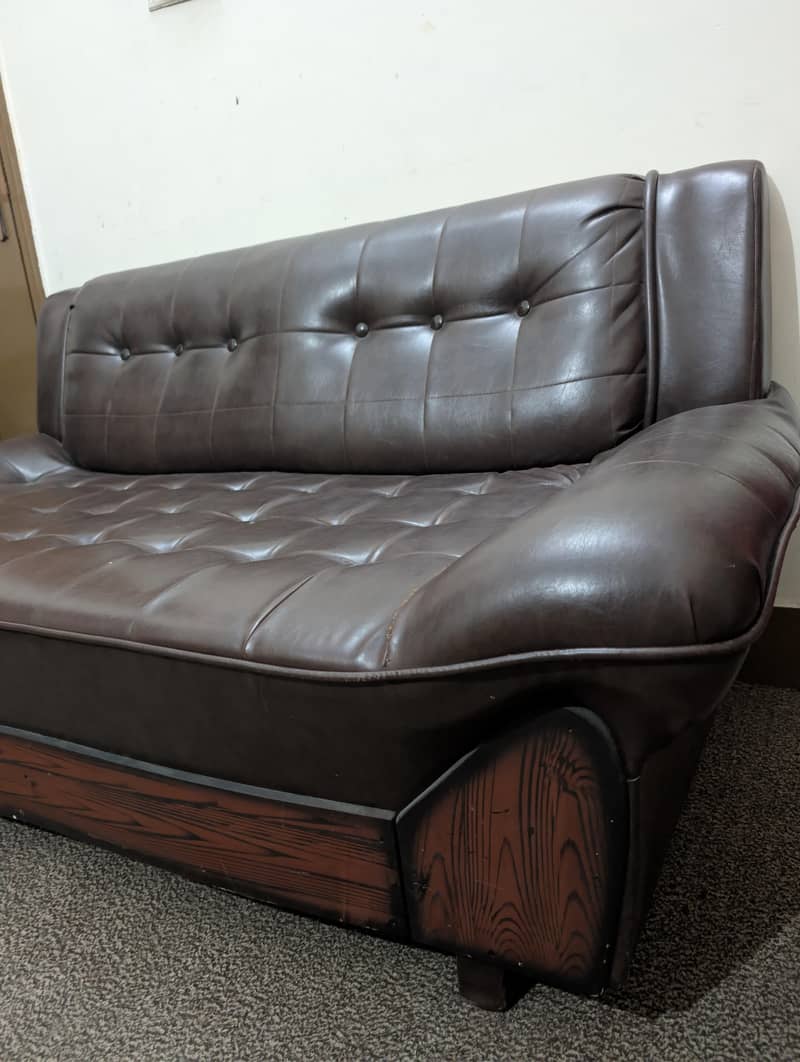 Leather sofa 0